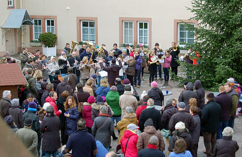 Weihnachtliche Stimmung im Schlosshof Meerholz
